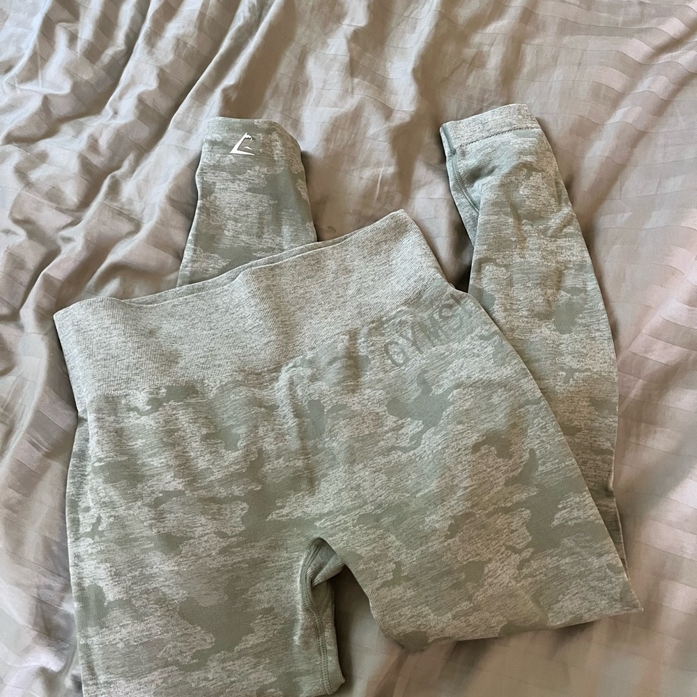 Gym shark leggings